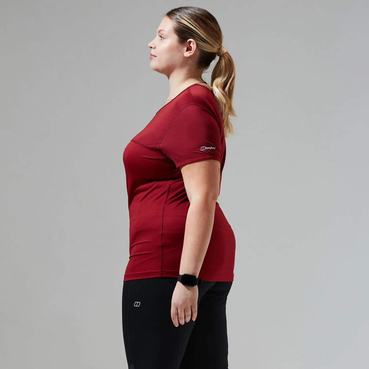 Berghaus Women's Voyager Tech Tee Super Stretch Crew - Dark Red Fashion