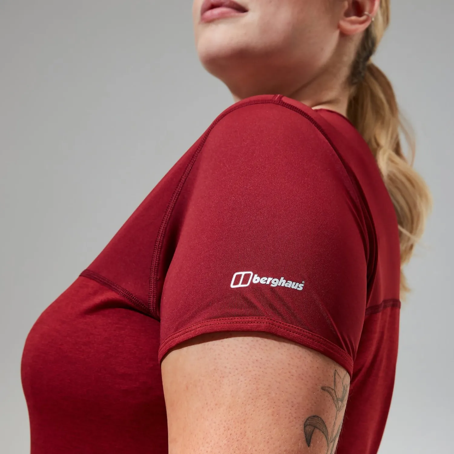 Berghaus Women's Voyager Tech Tee Super Stretch Crew - Dark Red Fashion